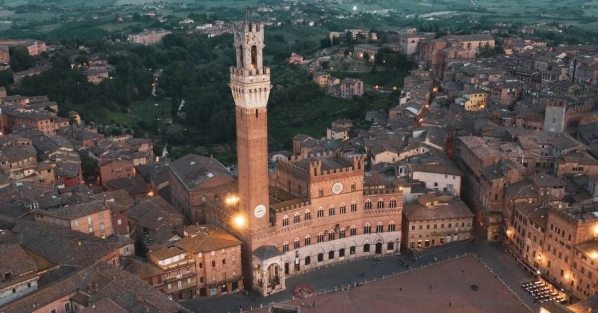 푸블리코 궁전과 만자의 탑 (Palazzo Pubblico & Torre del Mangia)